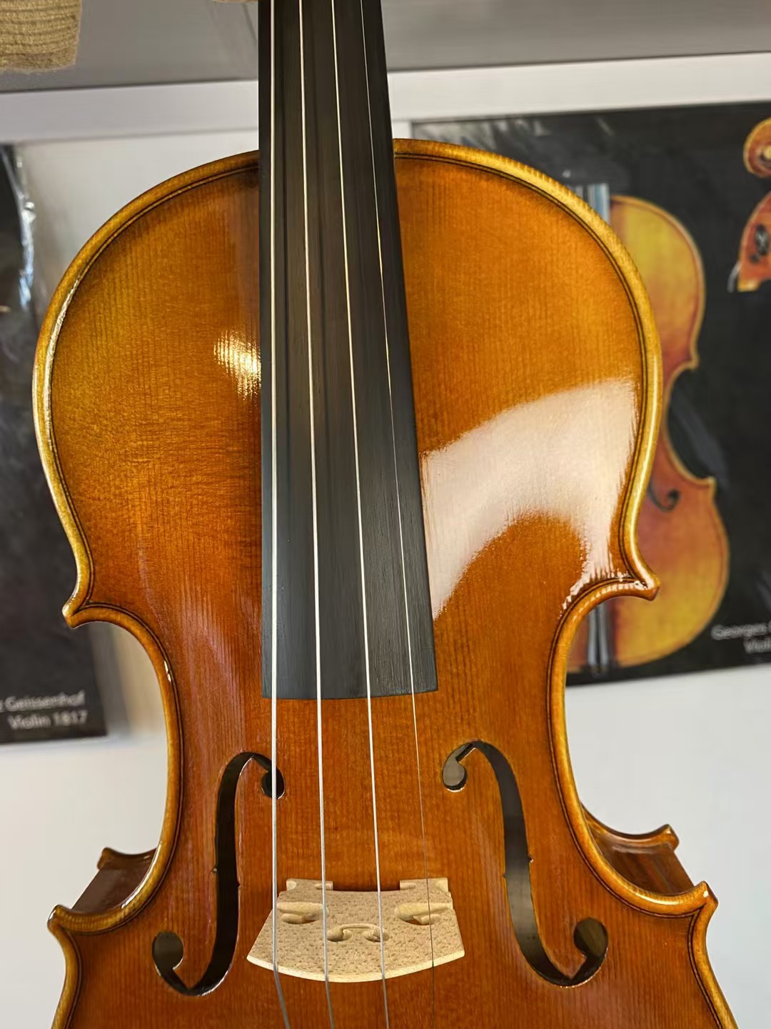 كمان محترف مصنوع يدويًا بخبرة  - مراجعة L Musical Instrument وسعره