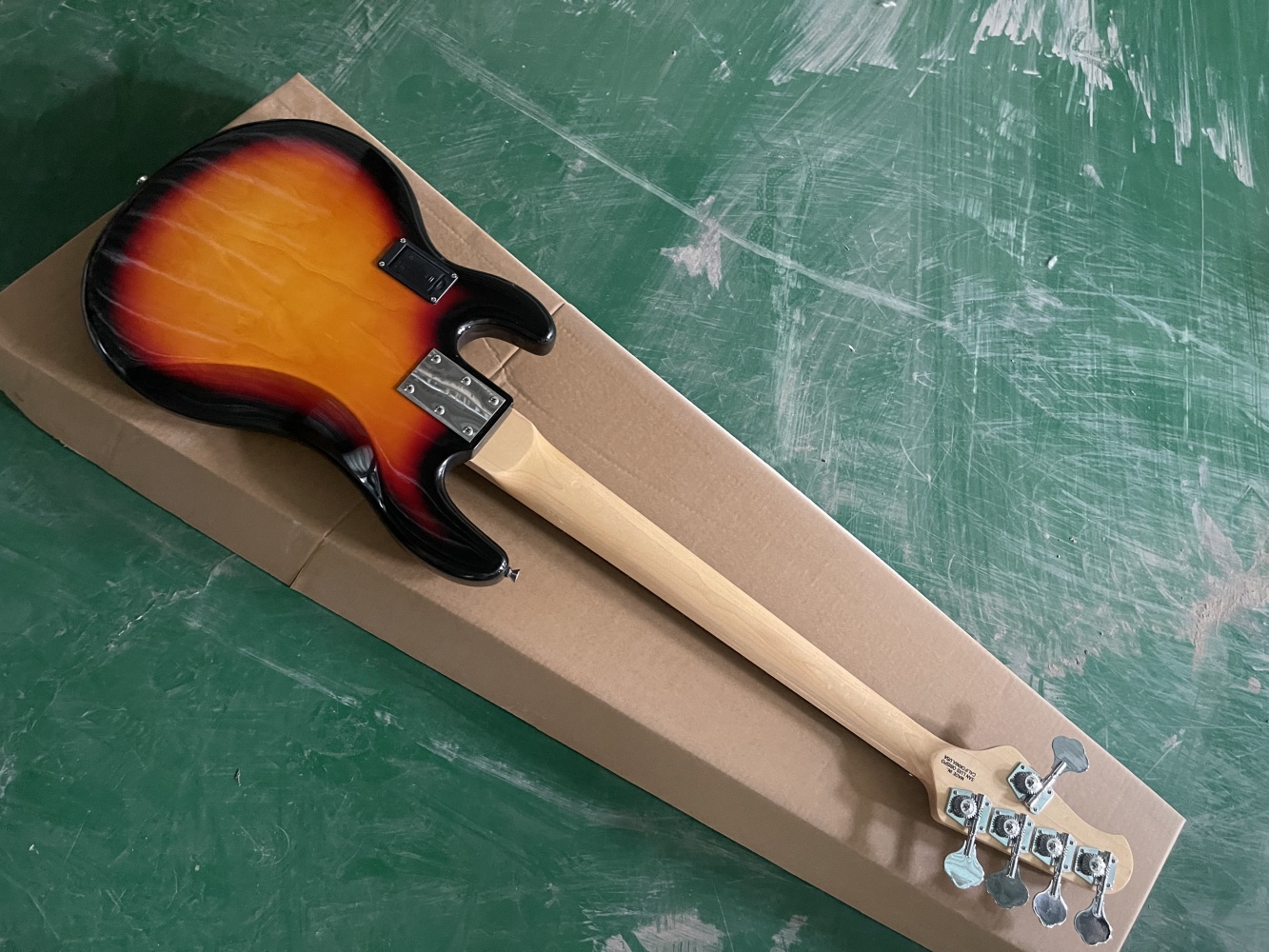 جيتار باس بخمسة أوتار، باس بدو - مراجعة Bass Guitar Fretless وسعره