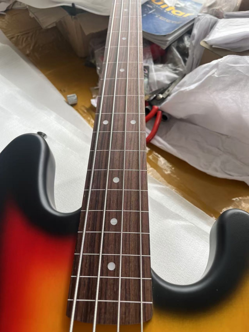 توصيل مجاني لجهير كهربائي ذو 4 - مراجعة Bass Guitar Fretless وسعره